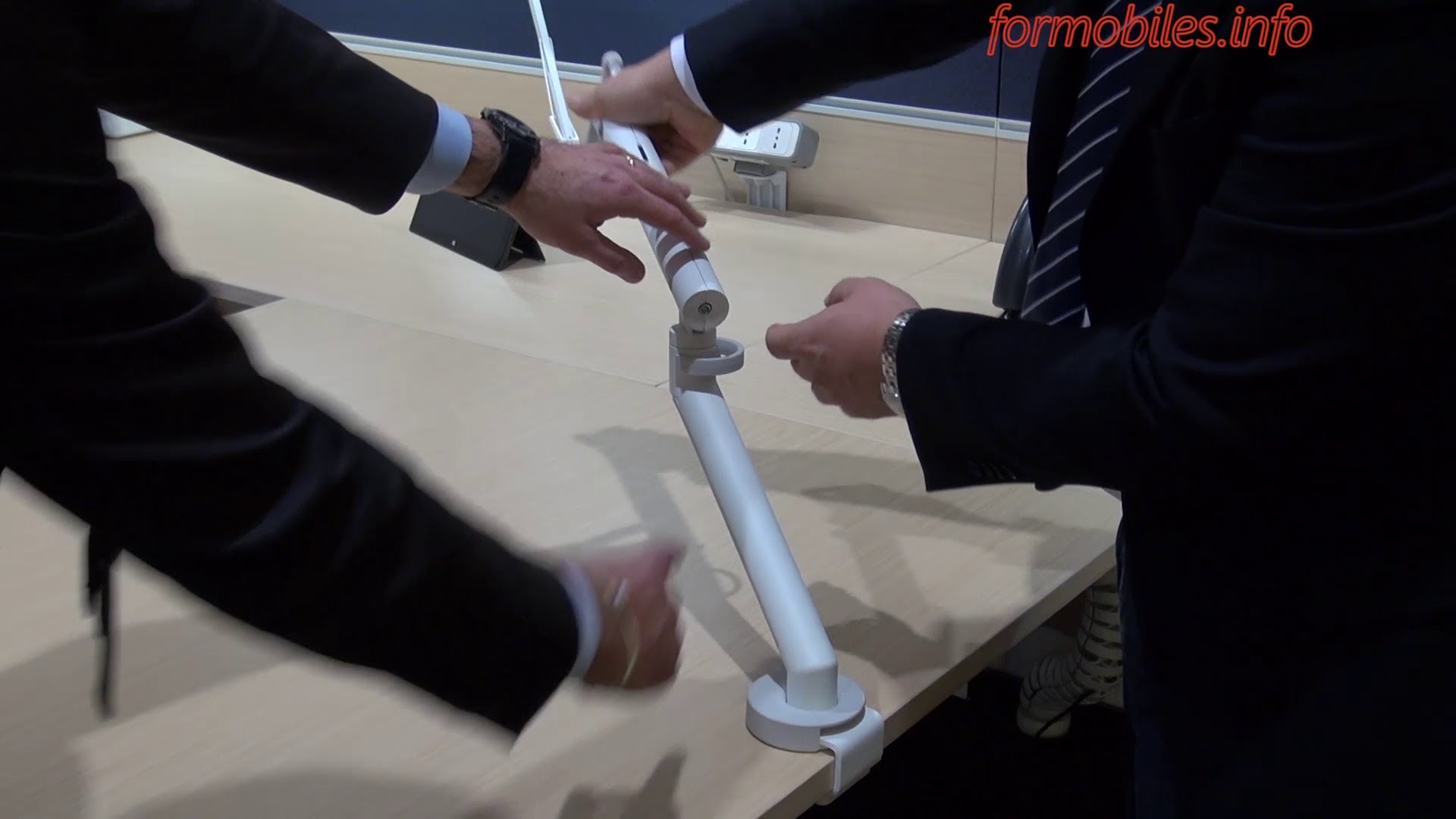 办公辅件|显示器支架|MK(中国)一站式服务官网|设计师家具|Flo 台面显示屏支架